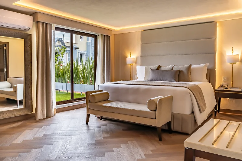 Habitación de hotel en Puebla con puerta a la terraza